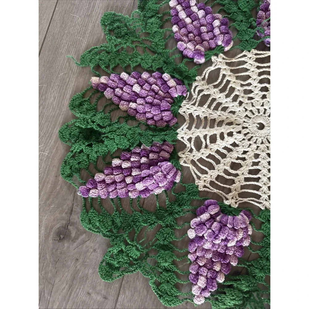 Vintage Grape Doillie Doily Raised Garage Handmade Crochet White‎ Green Purple